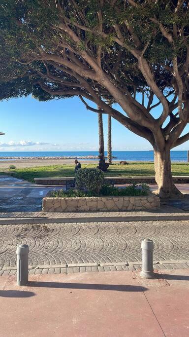 Beachfront House Малага Екстериор снимка
