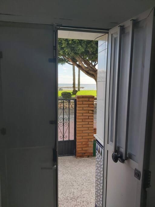 Beachfront House Малага Екстериор снимка