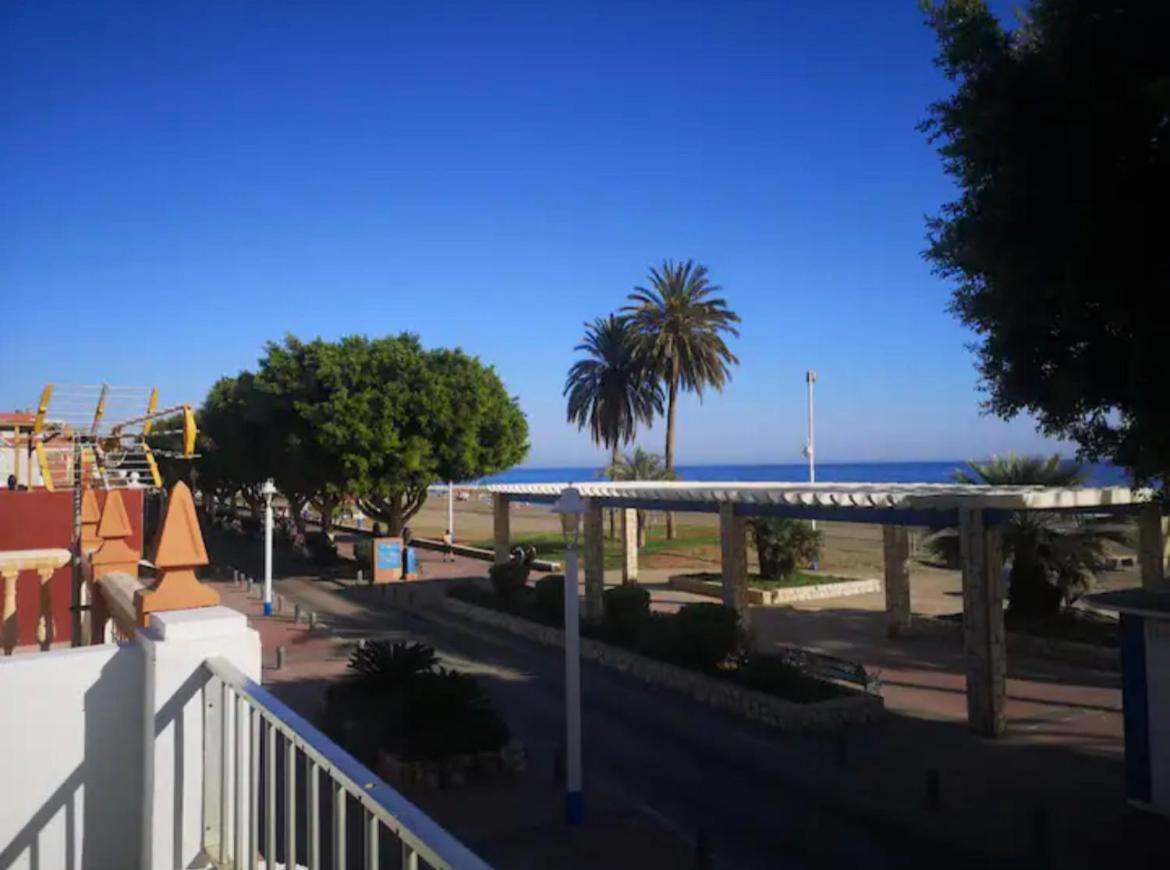 Beachfront House Малага Екстериор снимка