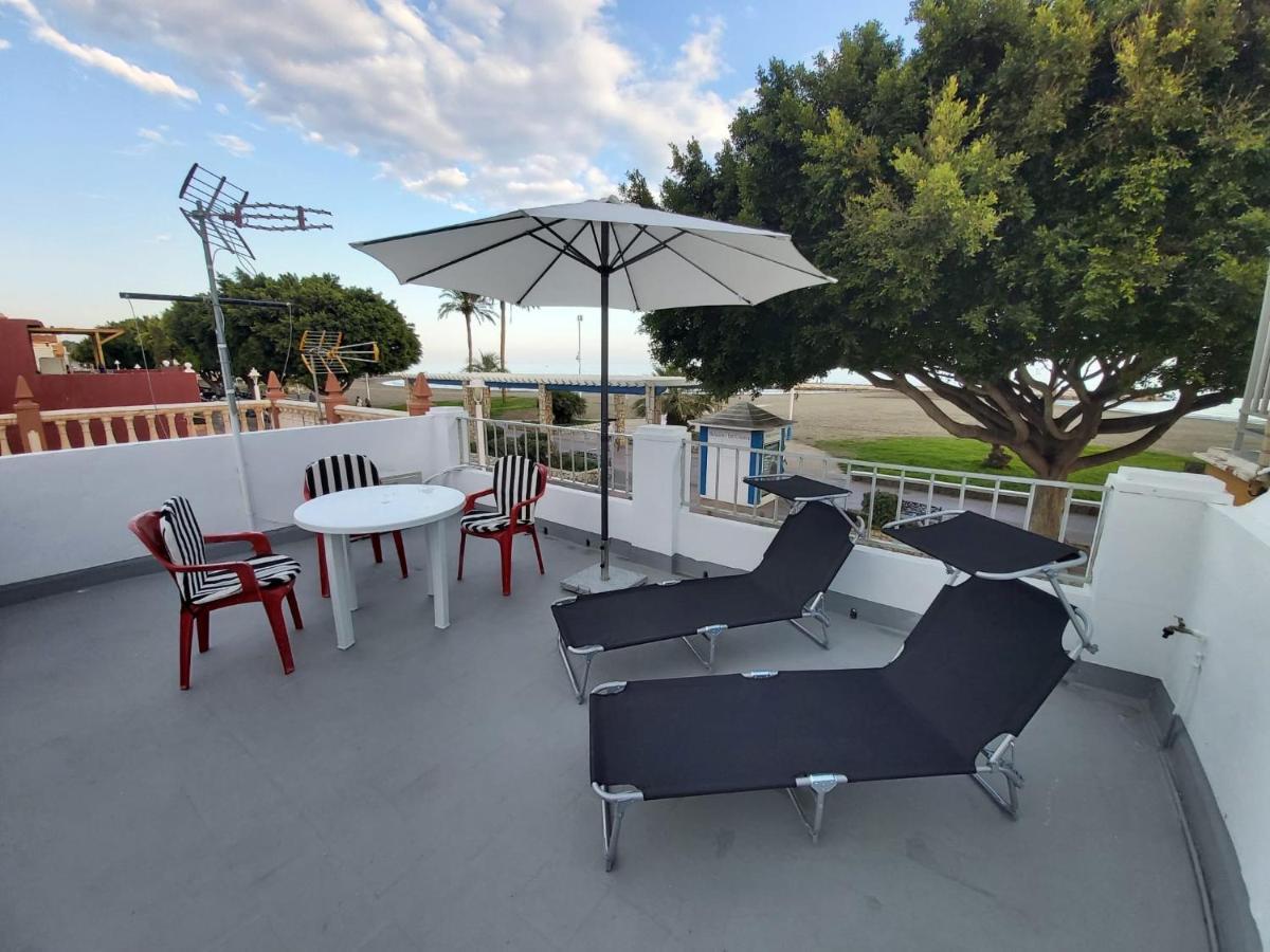 Beachfront House Малага Екстериор снимка