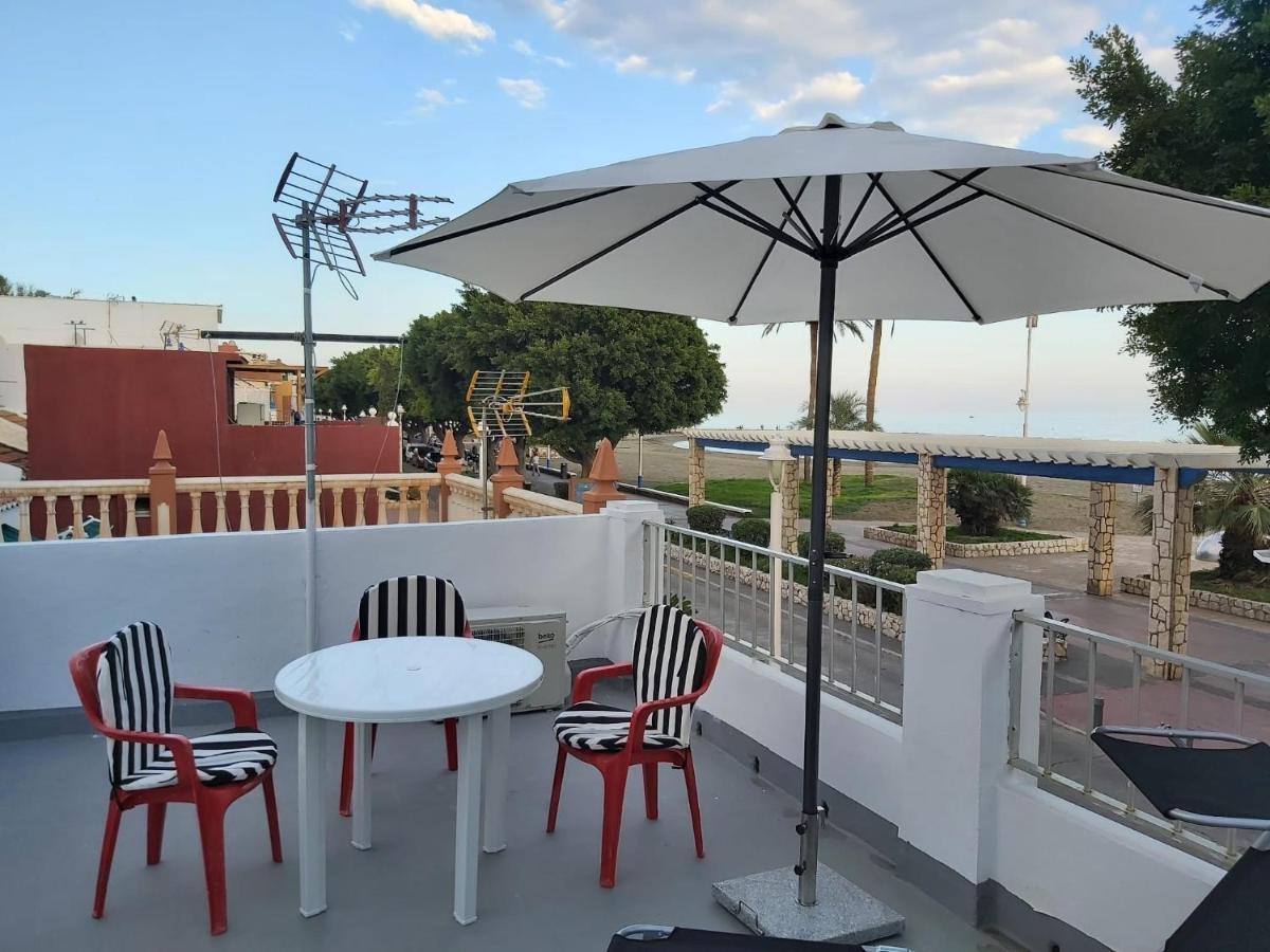 Beachfront House Малага Екстериор снимка