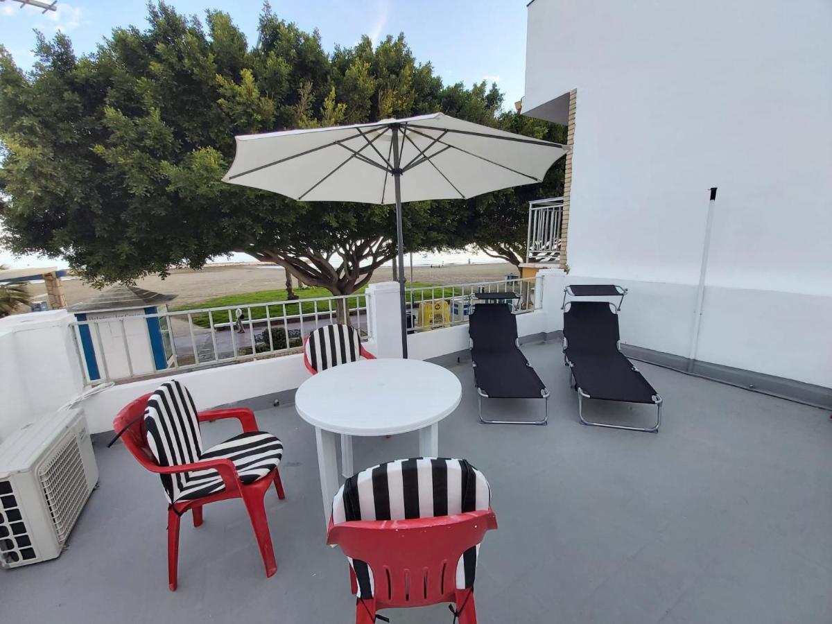 Beachfront House Малага Екстериор снимка